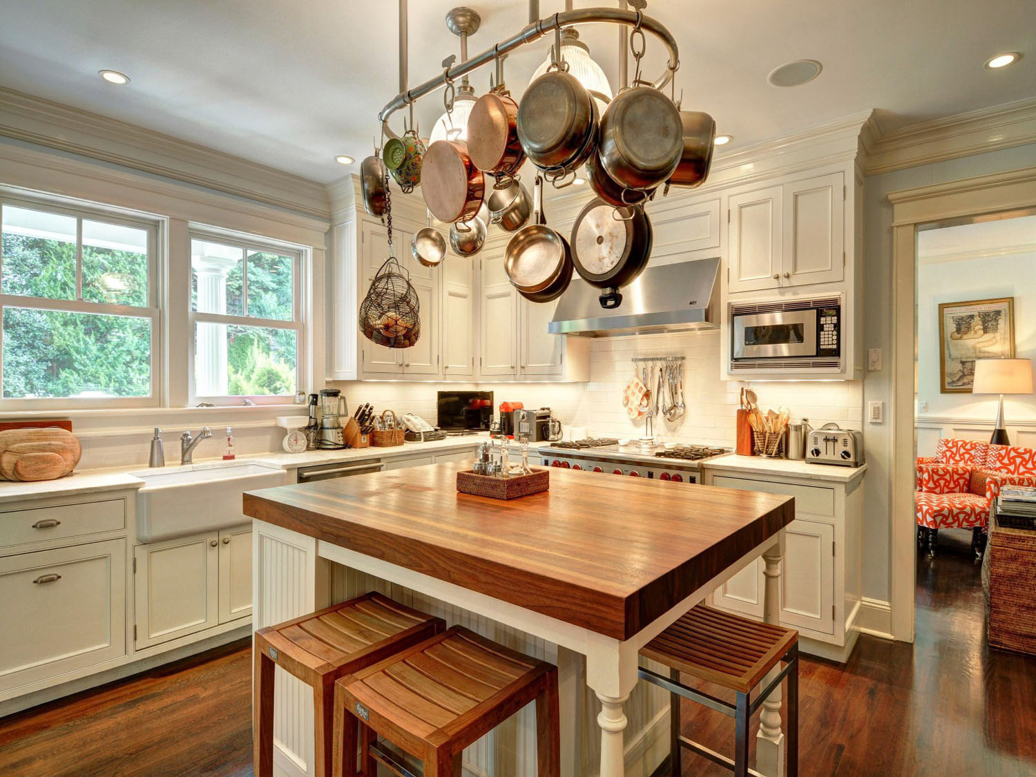 Traditional Gourmet Chef's Kitchen