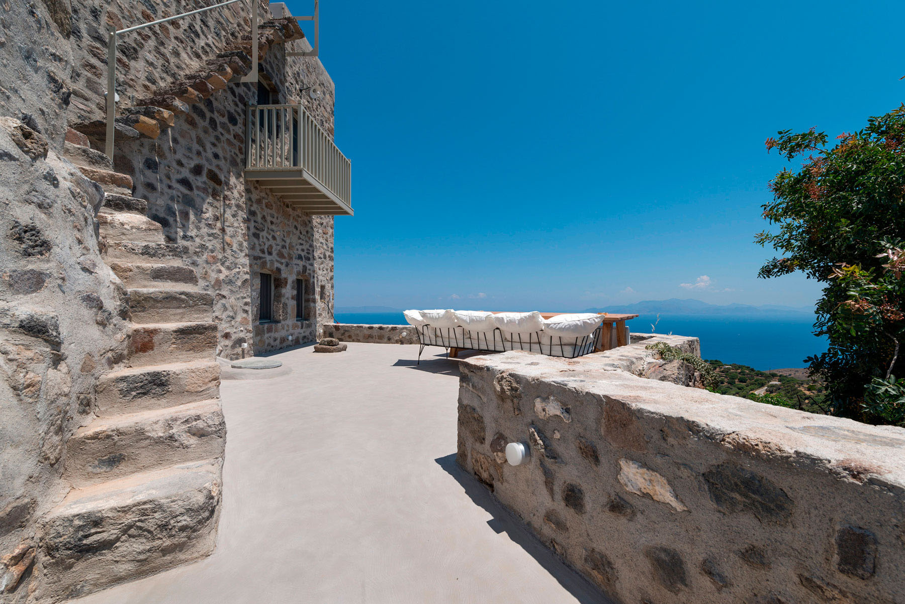 Restored 17th Century Stone House  In Greece With Modern 