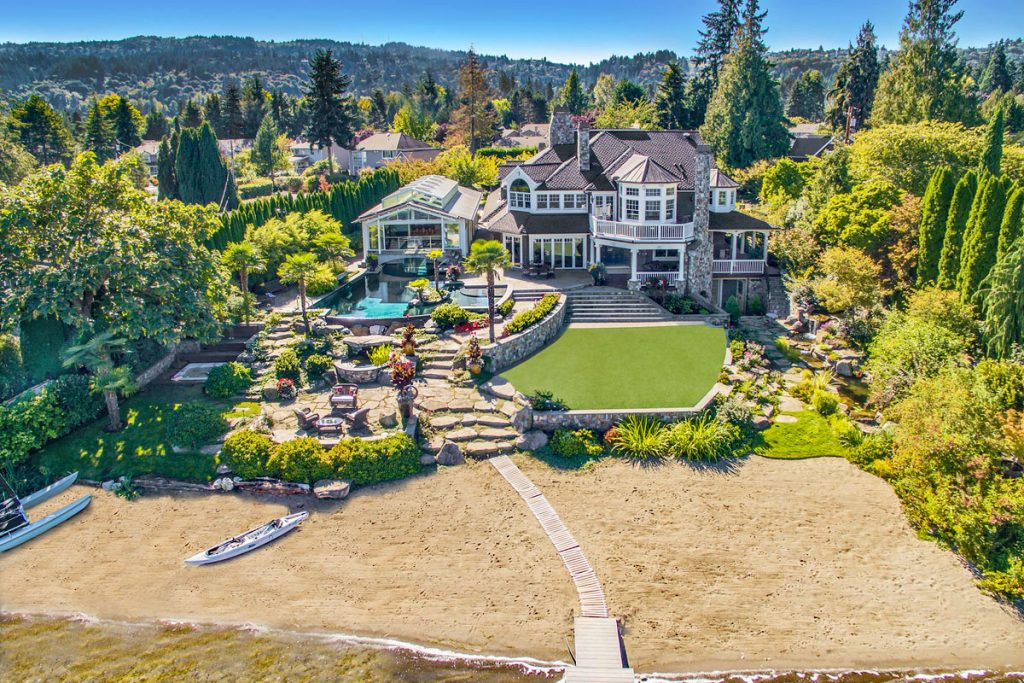 Gorgeous Home with Its Own Private Lakefront Paradise