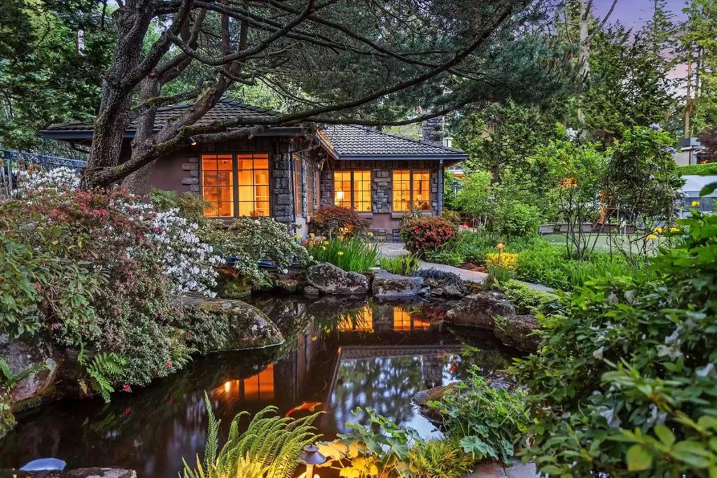 Lushly Landscaped Prime Waterfront Home on Oswego Lake