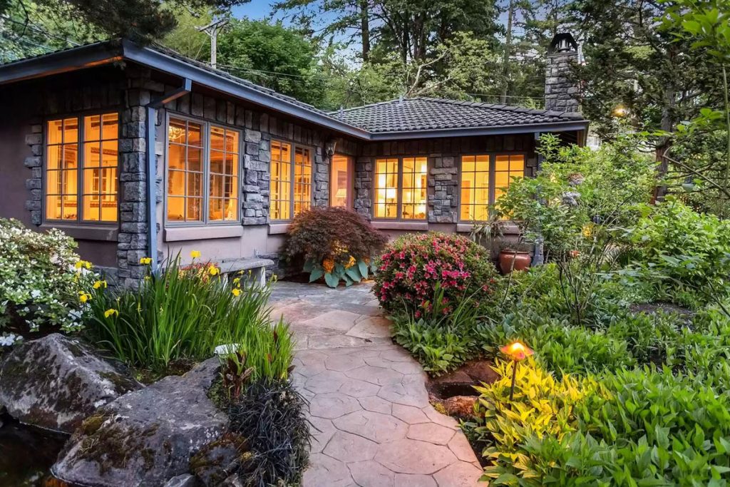 Lushly Landscaped Prime Waterfront Home on Oswego Lake