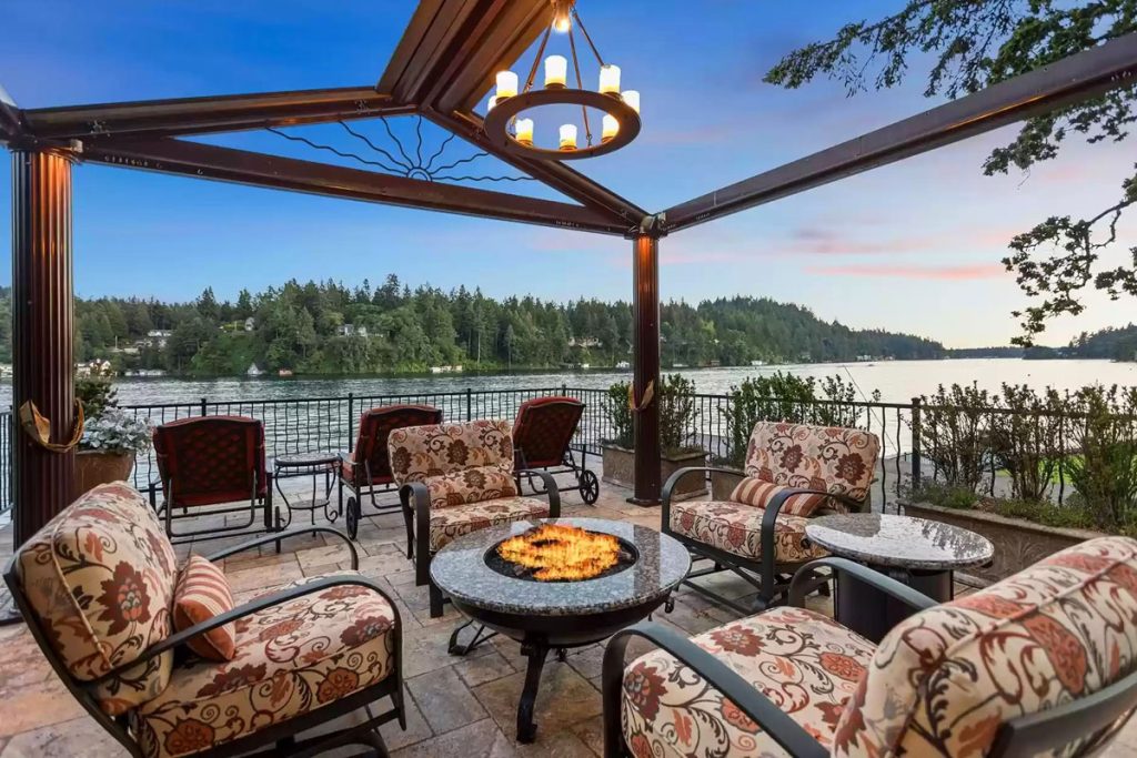 Lushly Landscaped Prime Waterfront Home on Oswego Lake