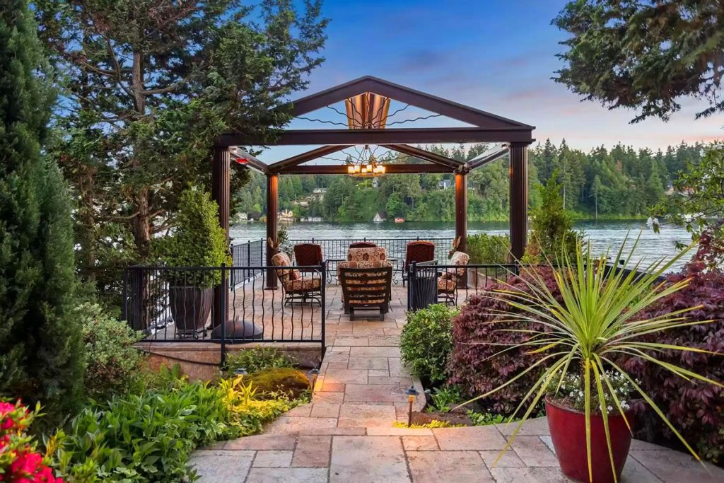 Lushly Landscaped Prime Waterfront Home on Oswego Lake