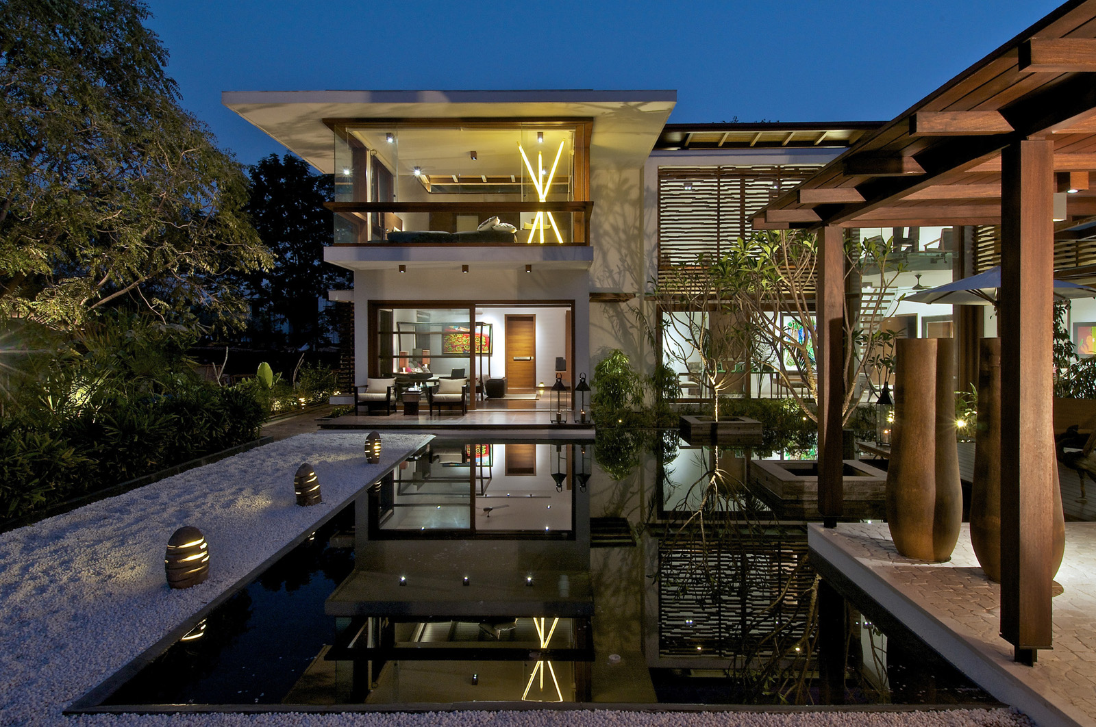 Timeless Contemporary House In India With Courtyard Zen Garden