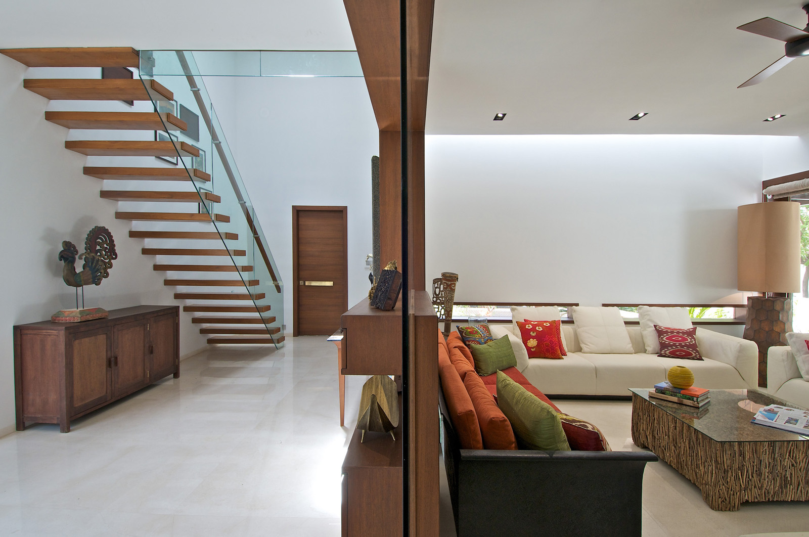 Timeless Contemporary House In India With Courtyard Zen
