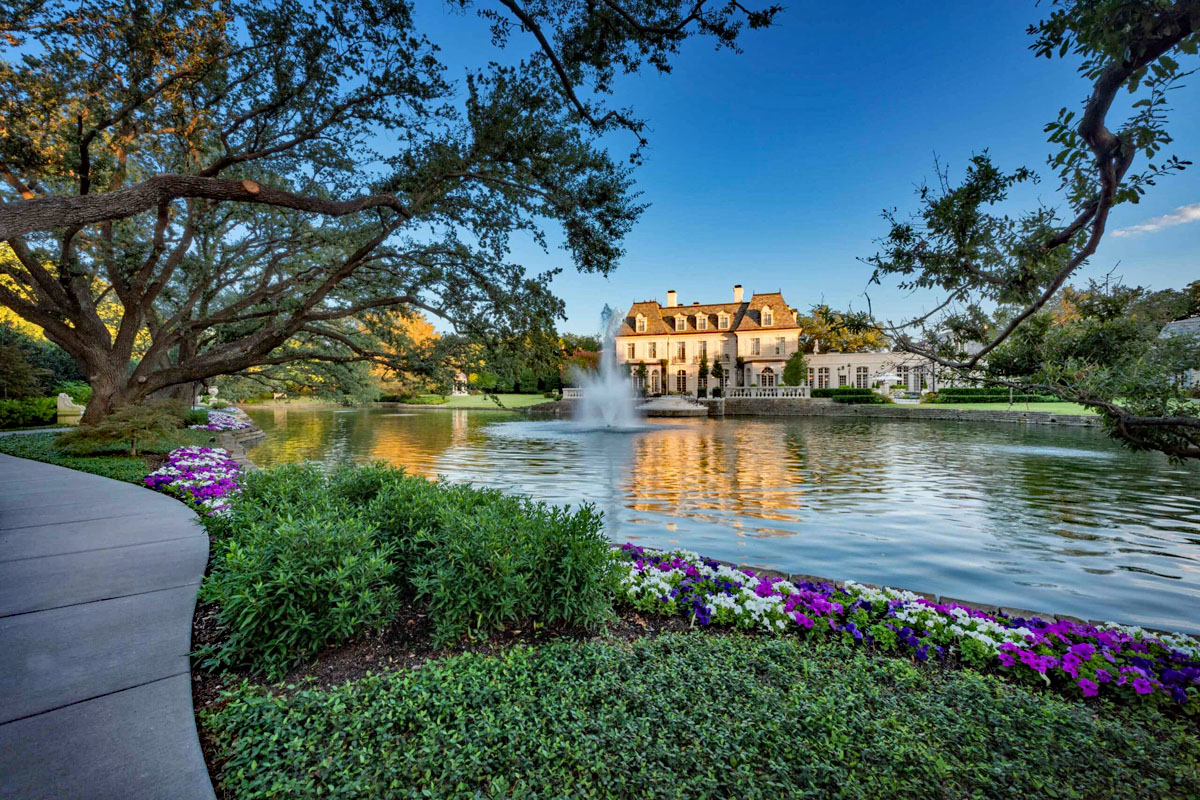 Lakeside European-Style Mansion