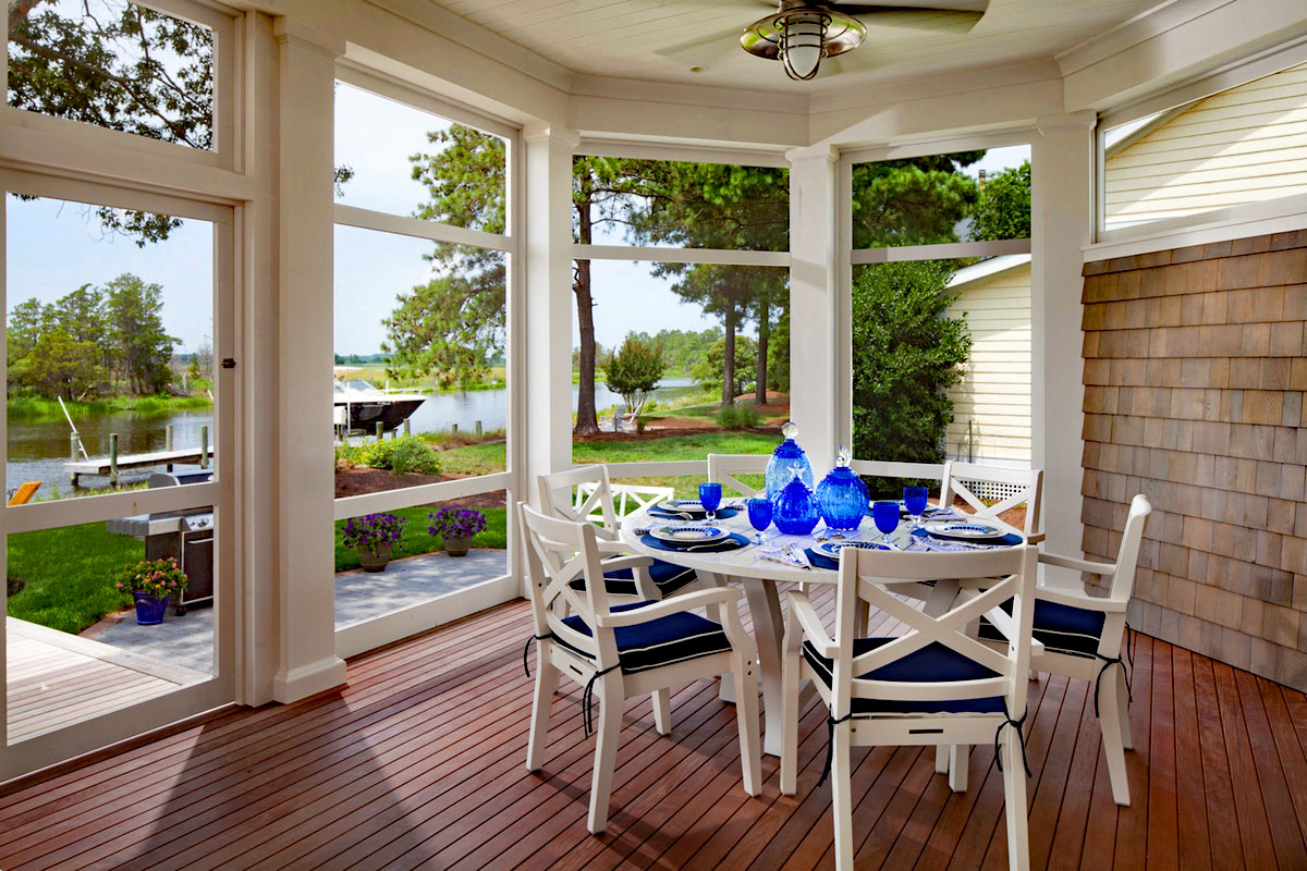 Sunroom by the Canal