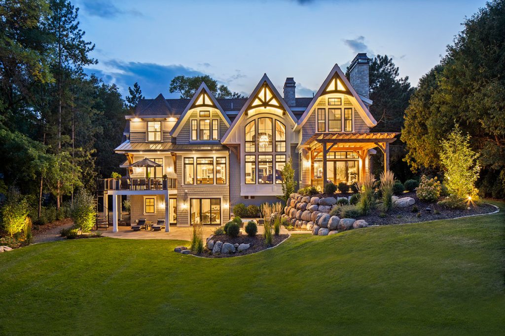 Elegant Cottage Style Luxury Home on Lake