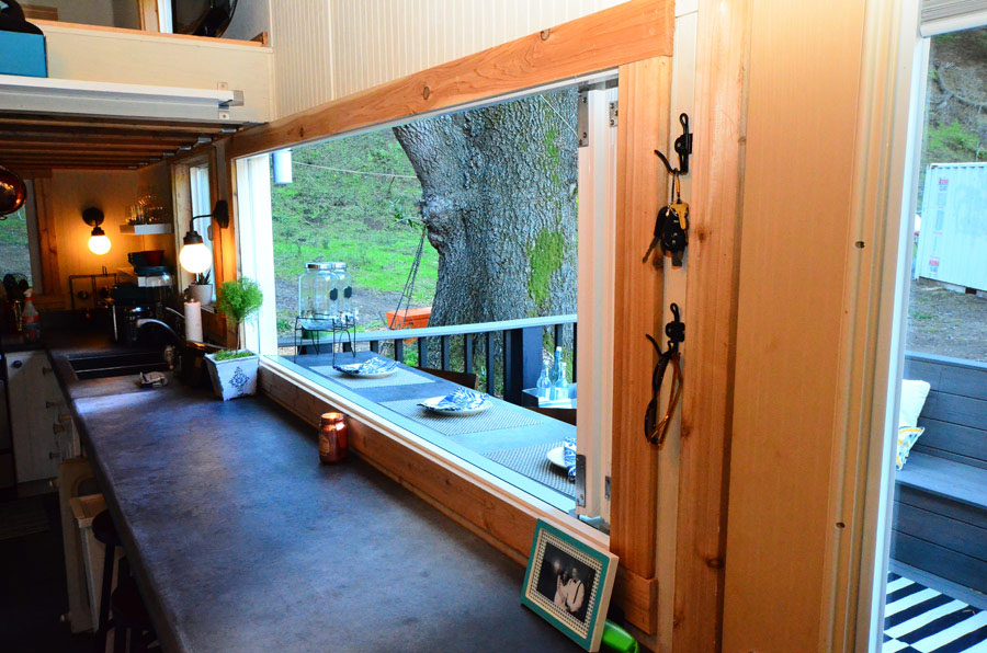 Tiny House On Wheels With Indoor/Outdoor Entertaining Spaces