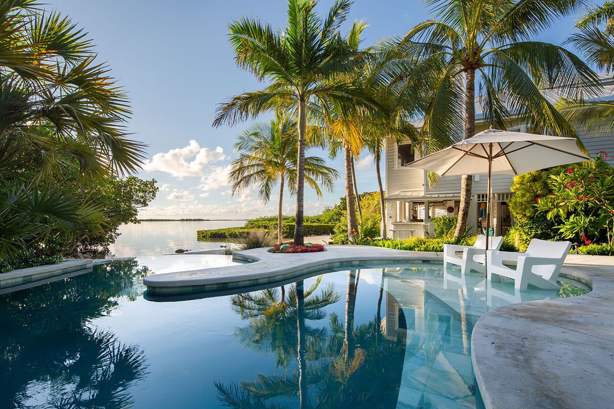 Lagoon-Shaped Pool with Infinity Edge
