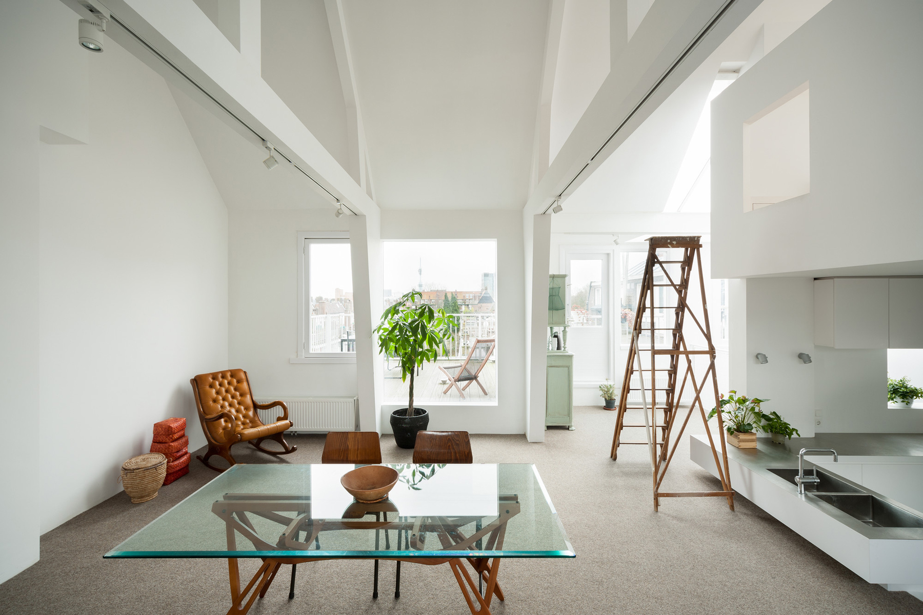 Modern Apartment with High Ceiling and White Wood Beams