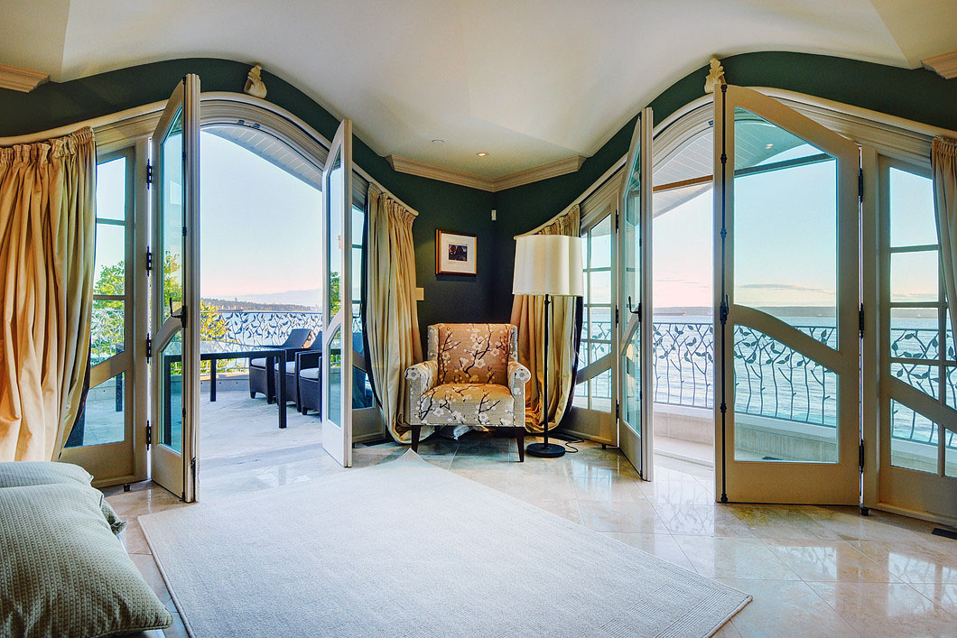 Ocean View Master Bedroom with Balconey