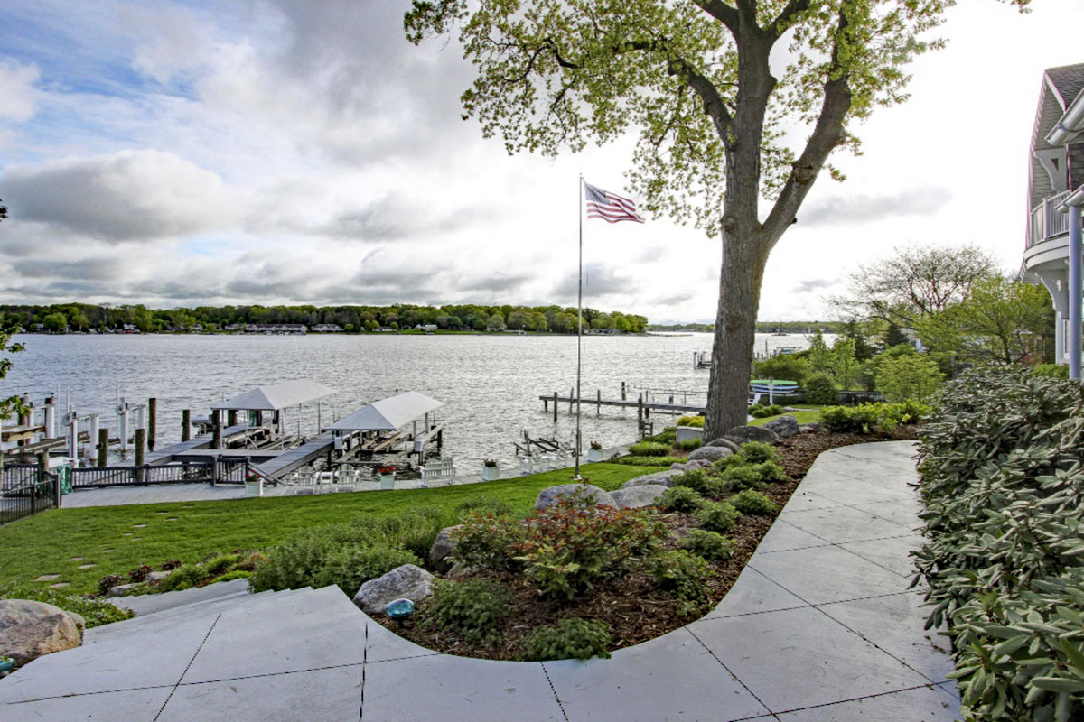 Lake House in a Yacht Club Setting