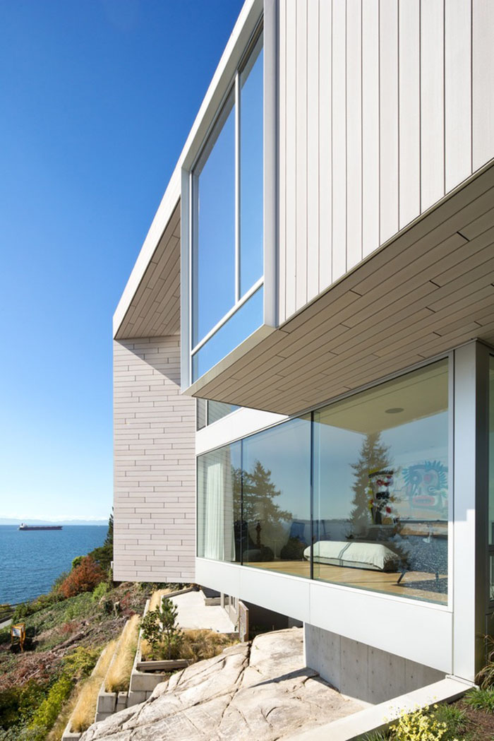 Minimalist Concrete House with Intimate Interior Spaces Minimalist Concrete House with Intimate Interior Spaces