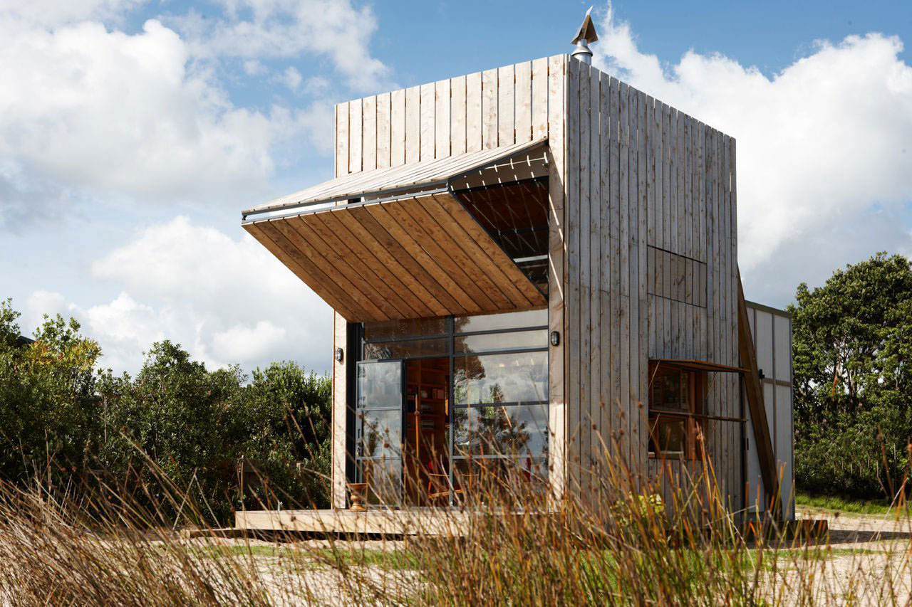 Environmentlaly-Friendly Beach Cabin